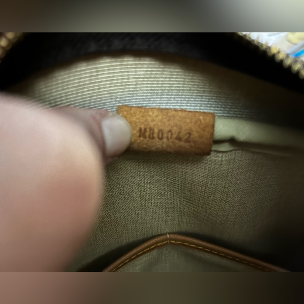 SOLD $800 LV Deauville - beautiful vintage condition. - Picture 15 of 16